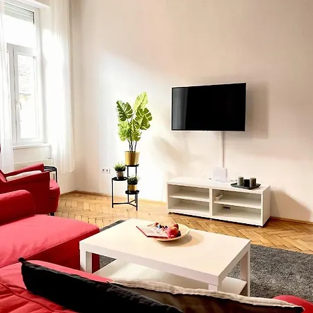 Apartament Eotvos 25