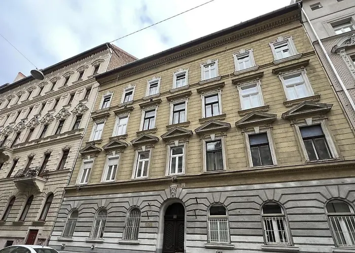 Apartment Eotvos 25 *